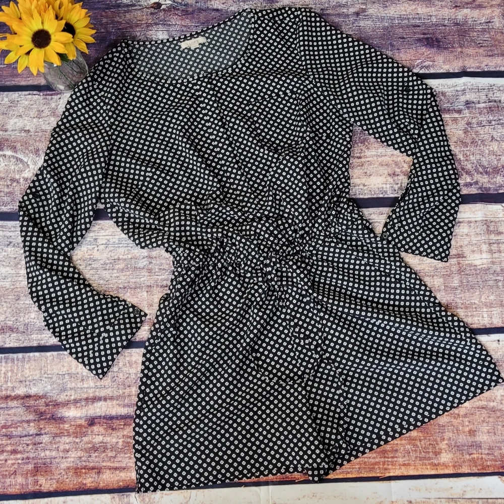 LOFT ROMPER SIZE 6